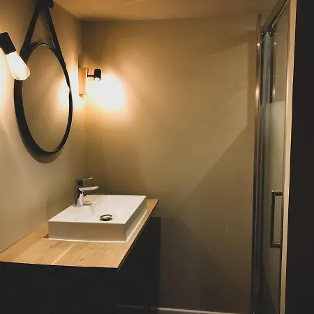 Le Bois Aux Feuilles Blanches *